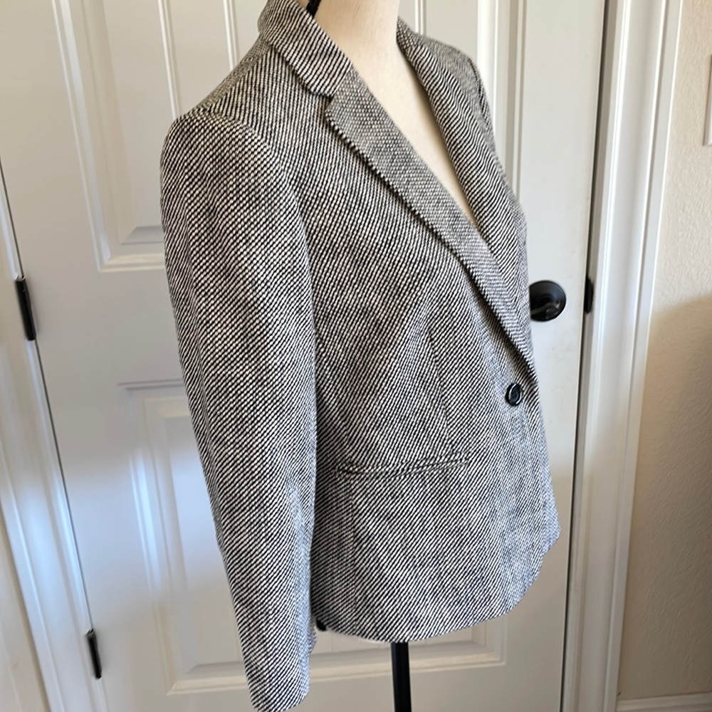 Ann Taylor Black and White Light Weight Lined Jacket with 3/4 Sleeves